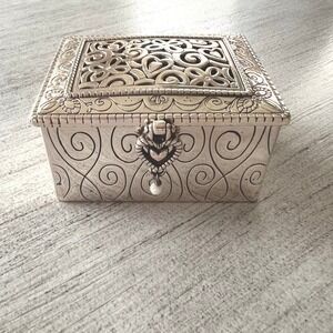 Brighton Lacie Daisy Silver Plated Filigree Trinket Box Enamel Lining Pearl